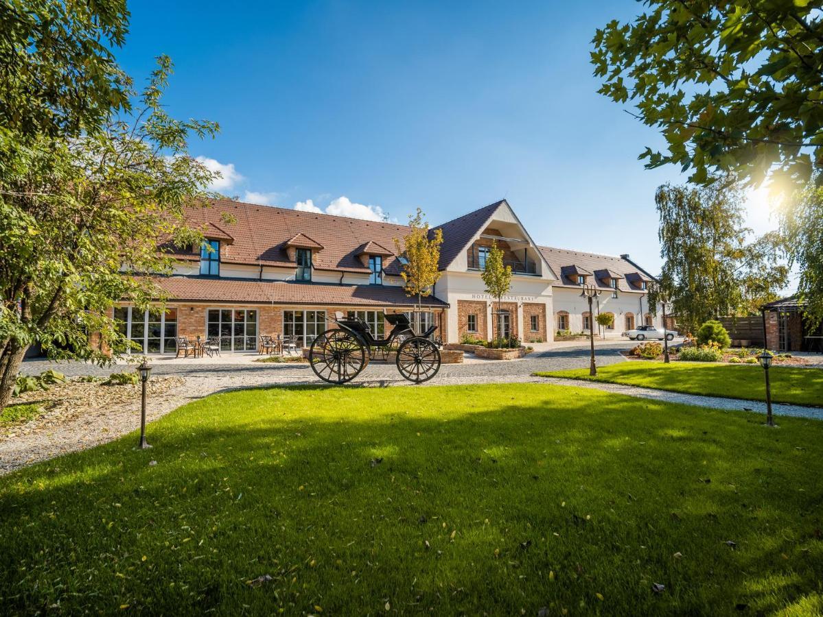 Arkady Hof Hotel Stupava Εξωτερικό φωτογραφία